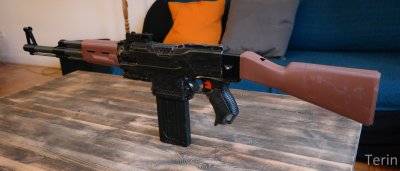 AK 47 + Handschutz + Schulterstütze 2.jpg