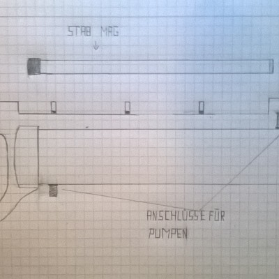 Blaster Skizze,
8Kästchen entsprechen 10cm
Alle Teile (außer dem Tank) sind 3cm Breit.
Der Tank hat einen Durchmesser von 7,5cm, die Entkappen von