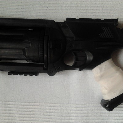 Finish
Griff ist umwickelt und eine (unscheinbare) tactical rail ist unter der Trommel befestigt.