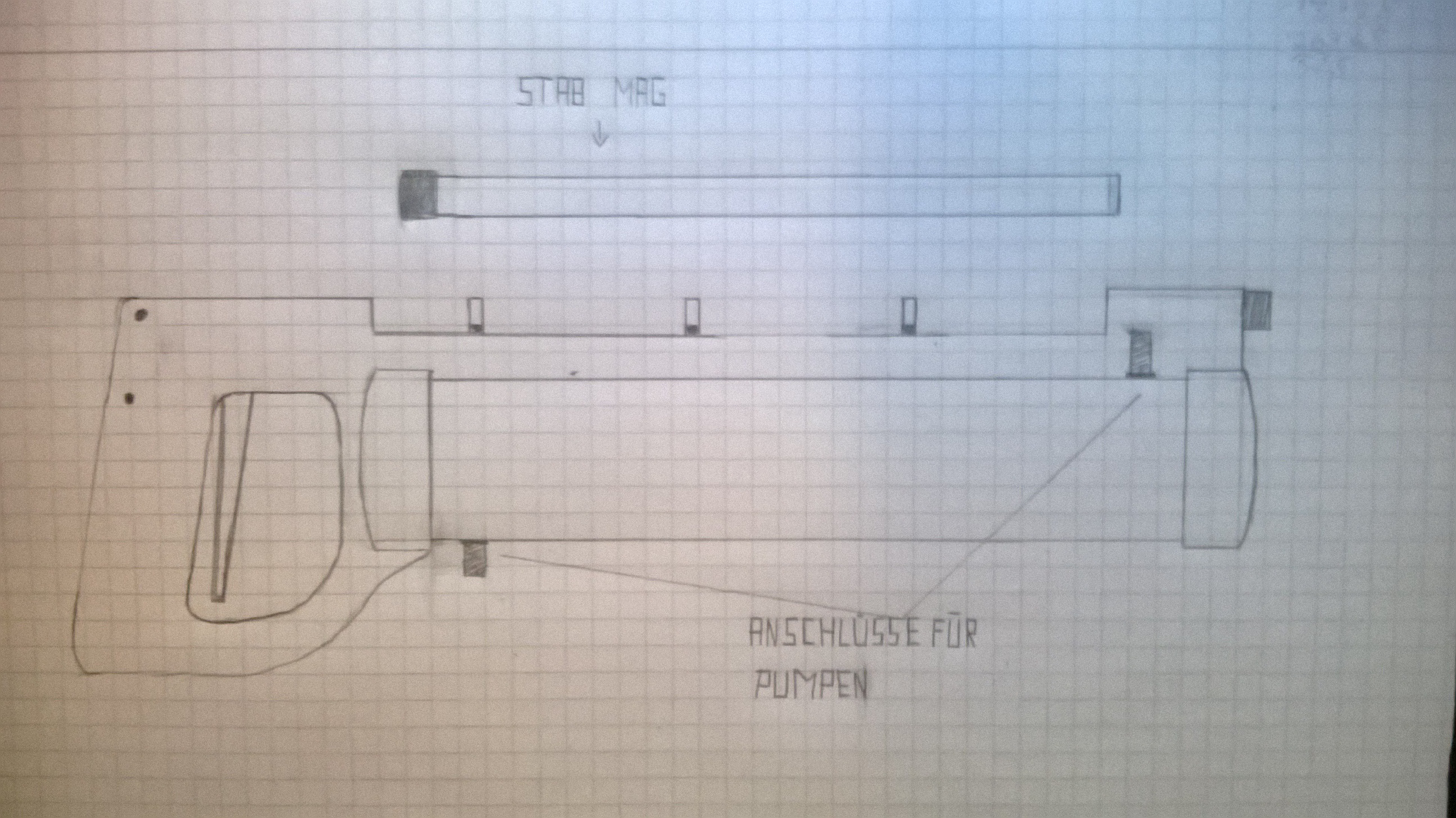Blaster Skizze,
8Kästchen entsprechen 10cm
Alle Teile (außer dem Tank) sind 3cm Breit.
Der Tank hat einen Durchmesser von 7,5cm, die Entkappen von