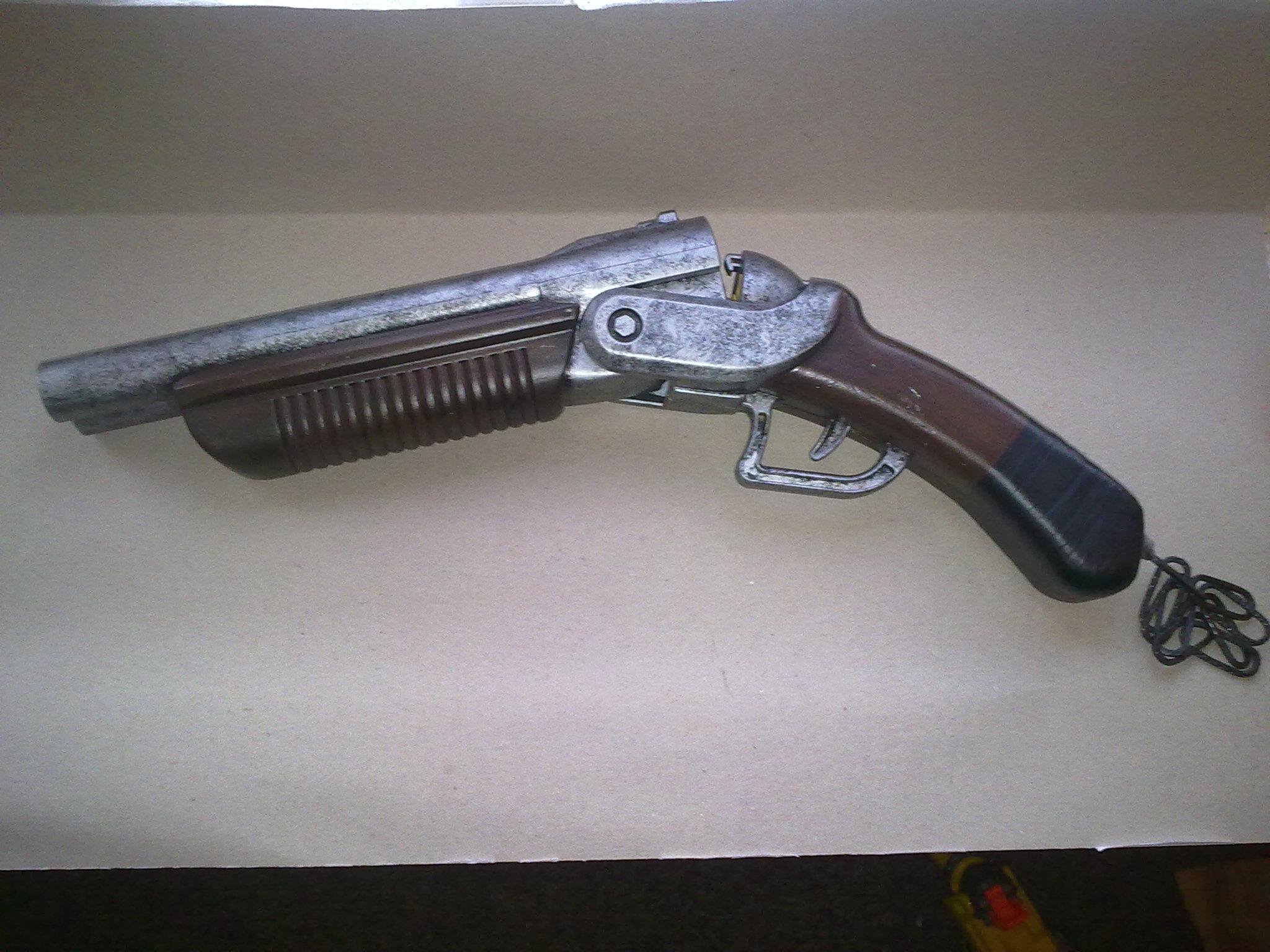 Boomstick von links, leich geöffnet