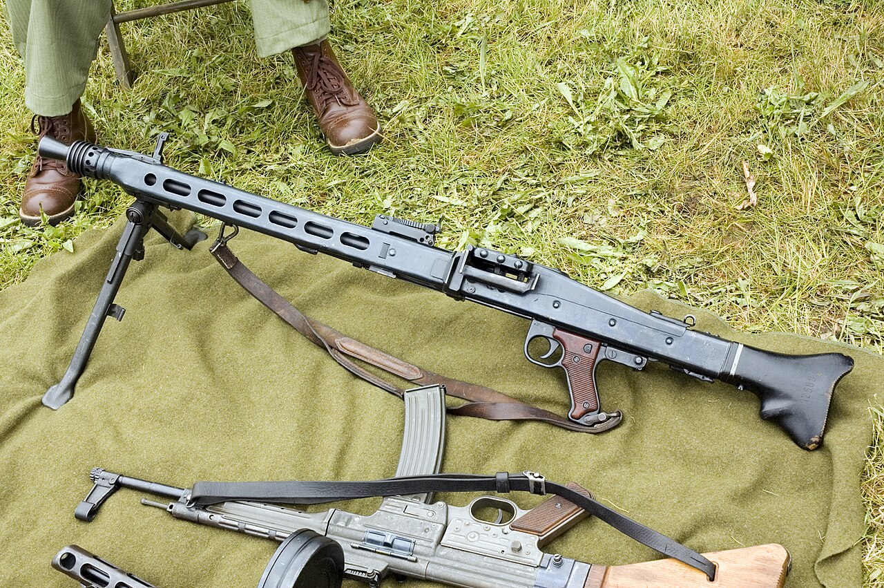 1280px-MG42-1.jpg